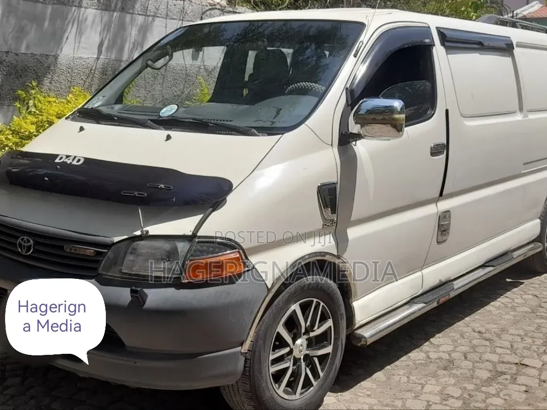 Toyota HiAce 2005 White