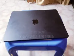 New Laptop Apple MacBook 8GB Intel Core i9 SSD 256GB