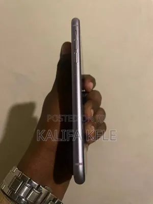 Apple iPhone 11 64 GB