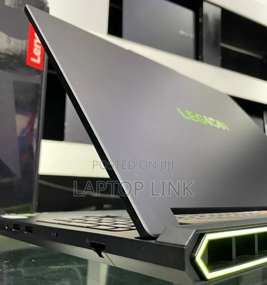 New Laptop Lenovo Legion Pro 7 32GB Intel Core Ultra 9 SSD 1T