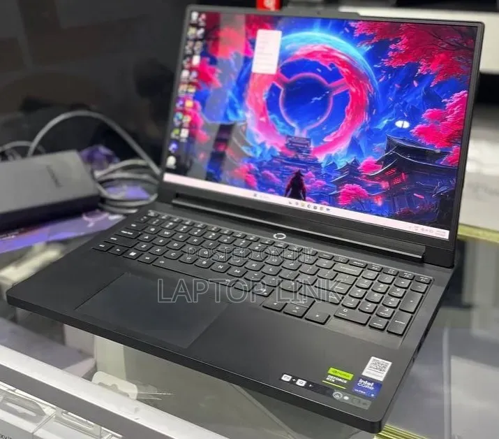 New Laptop Lenovo Legion Pro 7 32GB Intel Core Ultra 9 SSD 1T