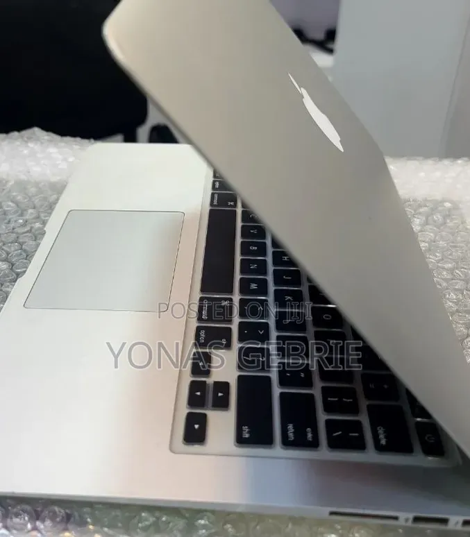 New Laptop Apple MacBook 8GB Intel Core i5 SSD 128GB