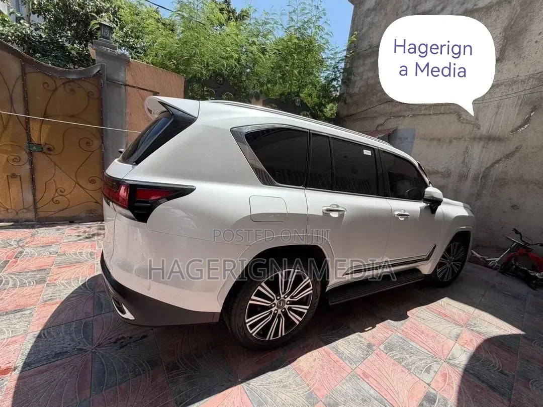Toyota Land Cruiser 2023 White