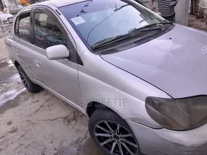 Toyota Platz 2001 Silver