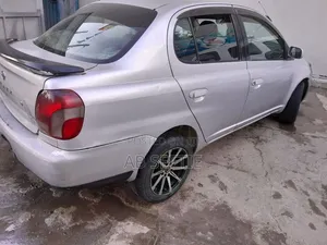 Toyota Platz 2001 Silver