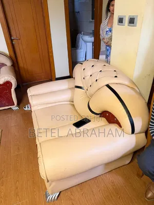Slightly Used Luxurious Sofa / ሌዘር ሶፋ ለቤት እና ለቢሮ