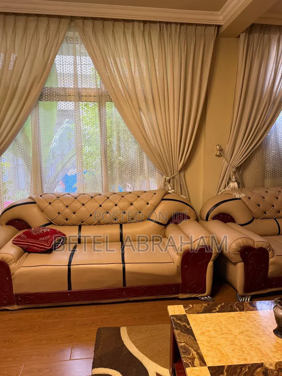 Slightly Used Luxurious Sofa / ሌዘር ሶፋ ለቤት እና ለቢሮ