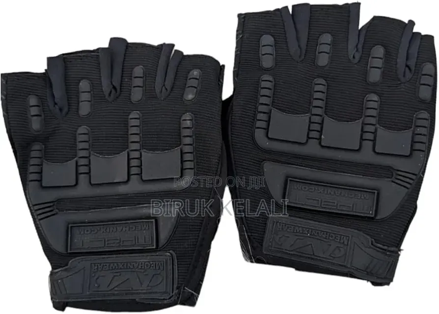 Tactical Gloves Feature Padded Impact Protection and a Textured Grip