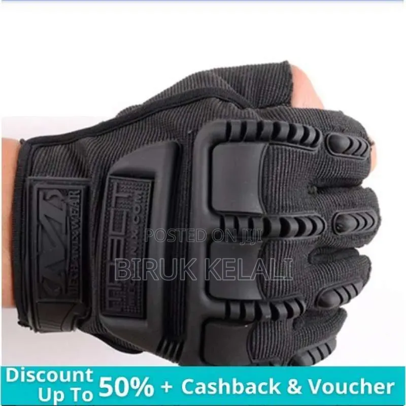 Tactical Gloves Feature Padded Impact Protection and a Textured Grip