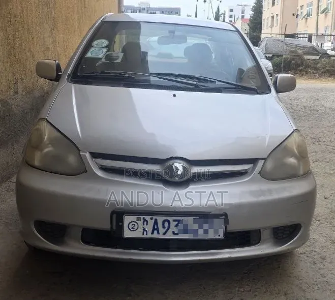 Toyota Platz 2005 Silver