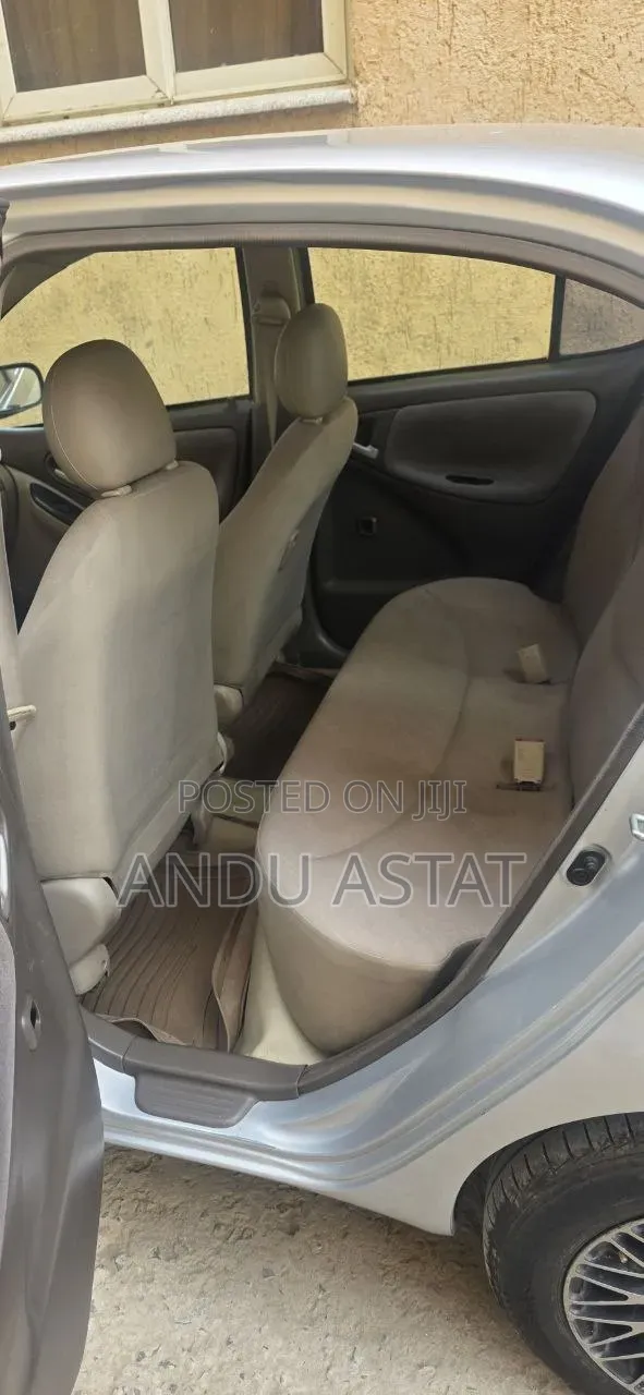 Toyota Platz 2005 Silver
