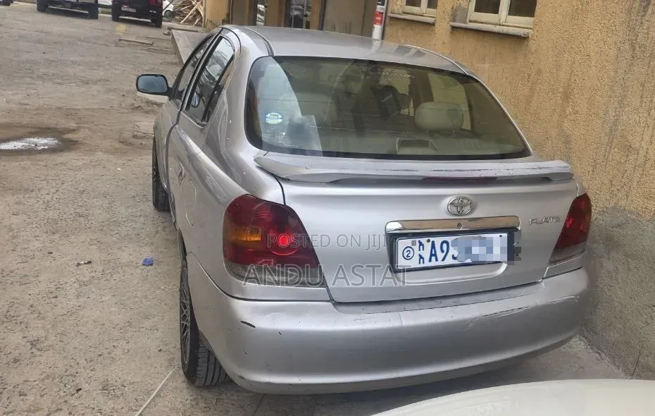 Toyota Platz 2005 Silver