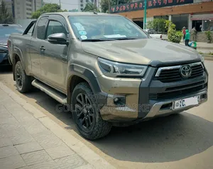 Toyota Hilux 2021 Gray
