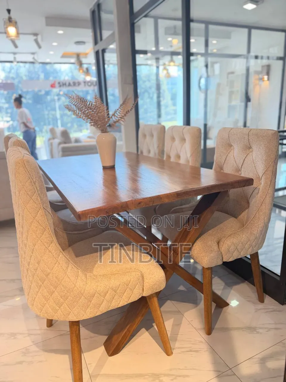 የምግብ ጠረጴዛ Dining Table