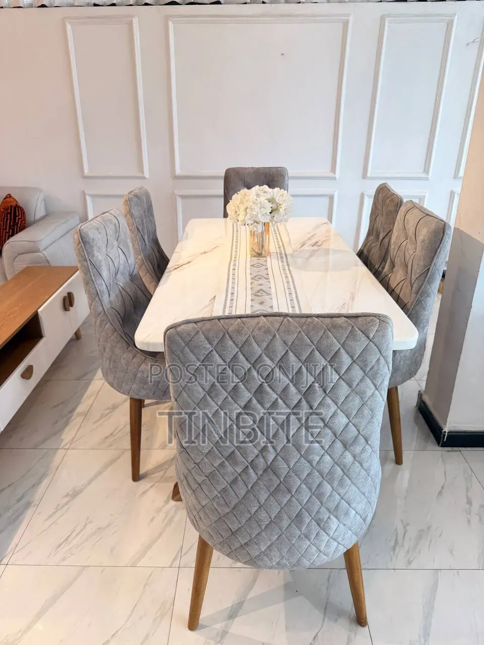 Dining Table የምግብ ጠረጴዛ