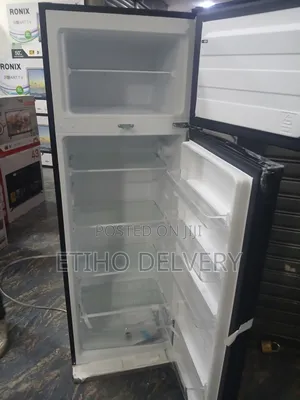 This Black Midea Refrigerator Features a Top-Mounted Freezer and a Hig