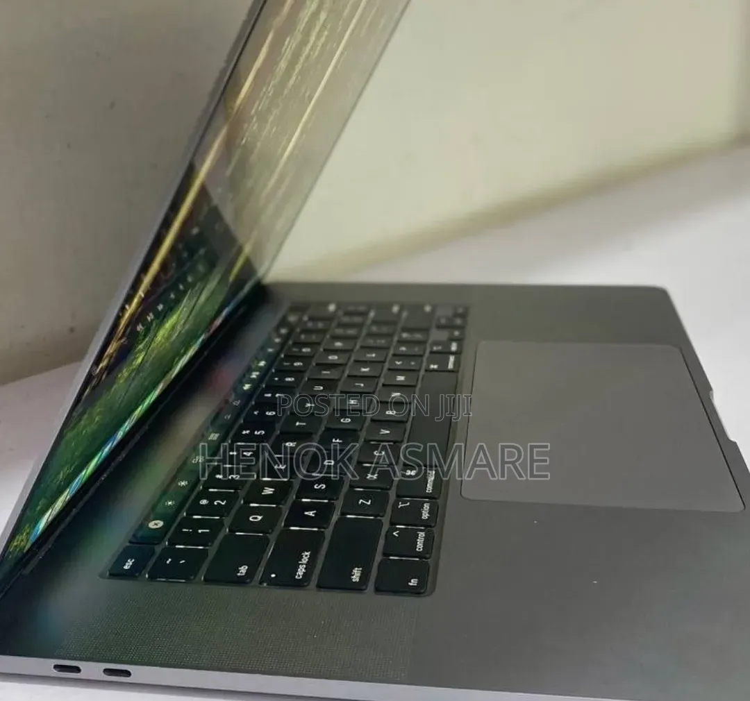 New Laptop Apple MacBook Pro 2019 32GB Intel Core i9 SSD 512GB