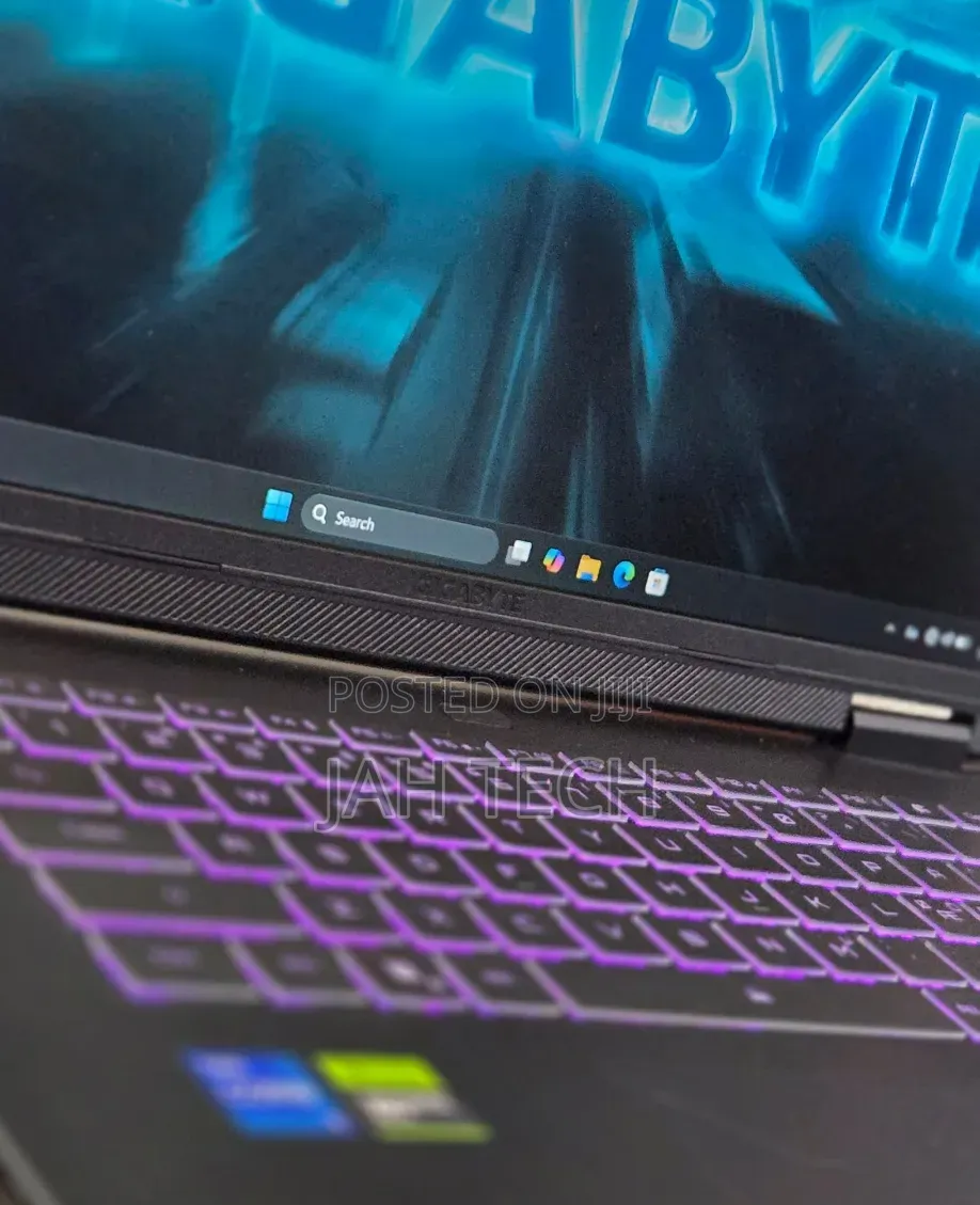 New Laptop Gigabyte GAMING A16 16GB Intel Core i7 SSD 1T