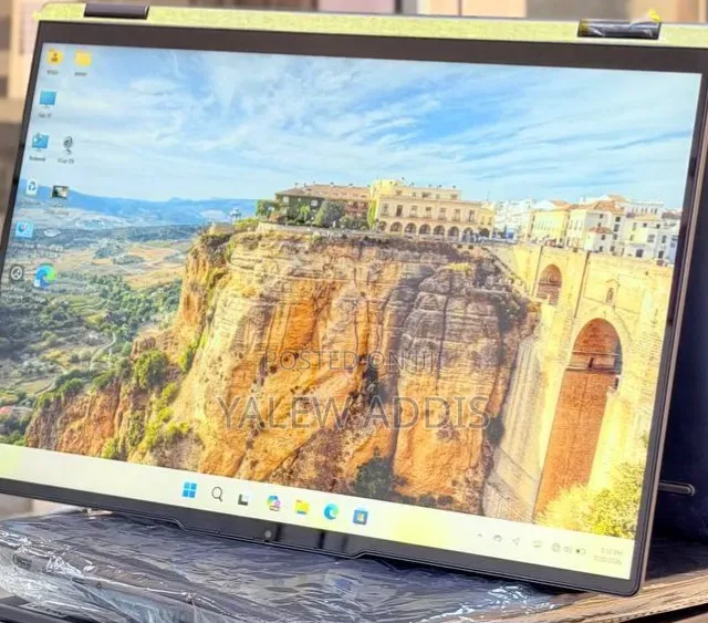 New Laptop Lenovo Yoga 7i 16GB Intel Core Ultra 7 SSD 512GB