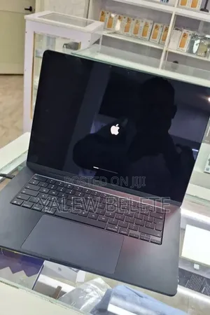 New Laptop Apple MacBook Air 2025 M4 16GB Apple M4 SSD 256GB