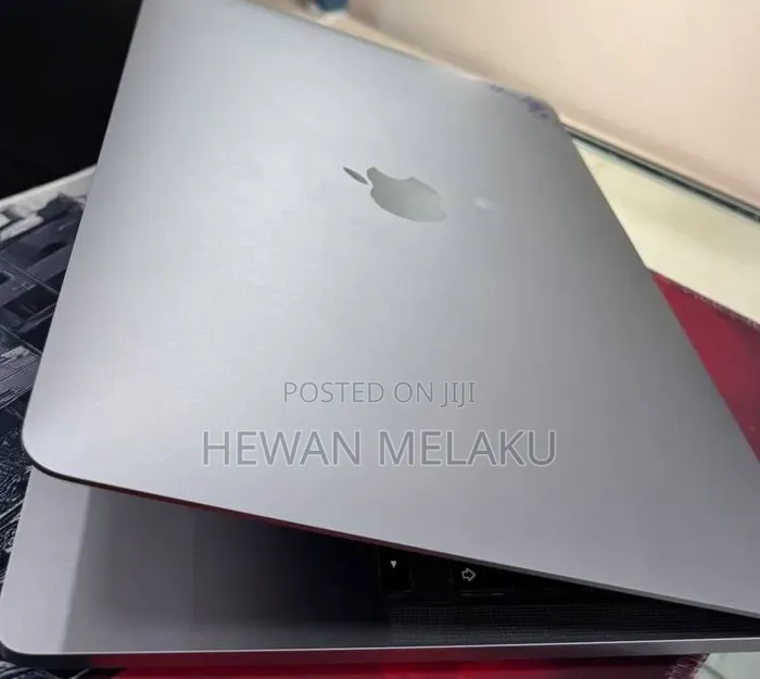 New Laptop Apple MacBook Pro 2020 M1 16GB Apple M1 Pro SSD 512GB