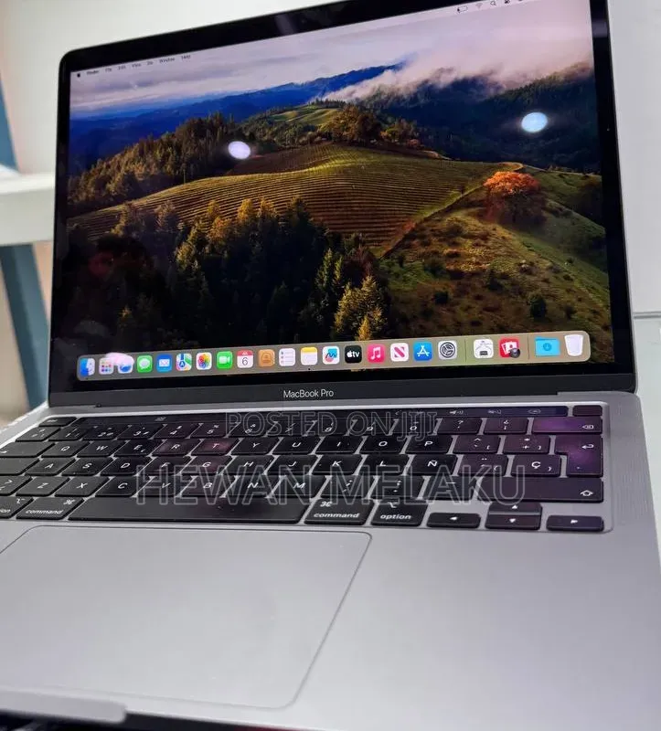 New Laptop Apple MacBook Pro 2020 M1 16GB Apple M1 Pro SSD 512GB
