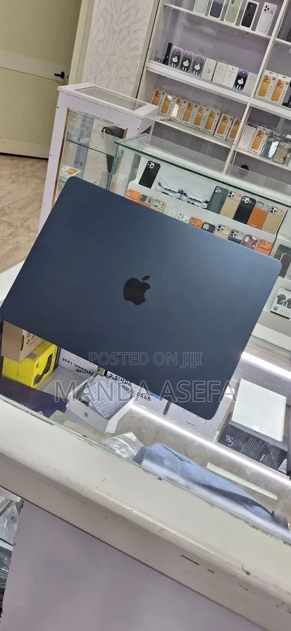 New Laptop Apple MacBook Air 2025 M4 16GB Apple M4 SSD 256GB