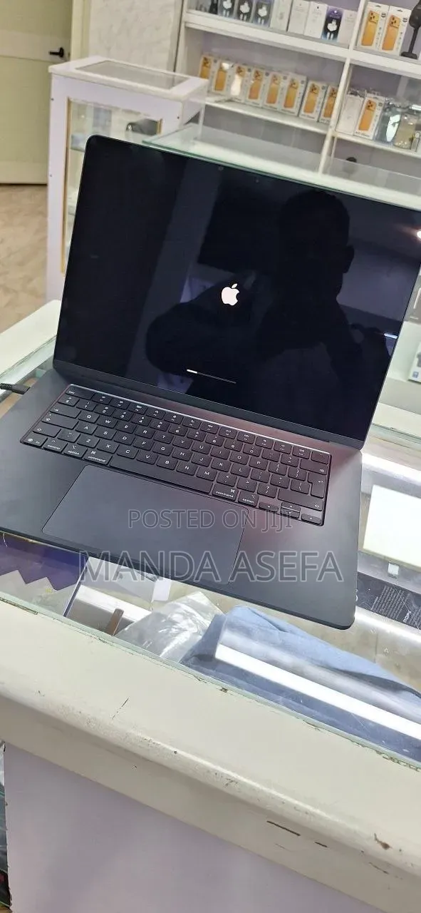 New Laptop Apple MacBook Air 2025 M4 16GB Apple M4 SSD 256GB