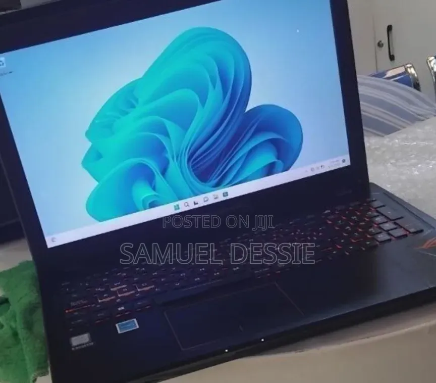 New Laptop Asus VivoBook S15 S530UN 8GB Intel Core i5 SSD 256GB