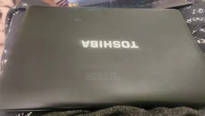 Laptop Toshiba Satellite C850 4GB Intel Core i3 HDD 500GB