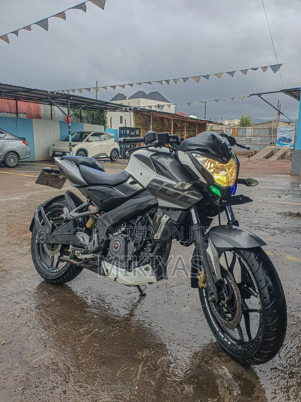 Bajaj Pulsar NS 200 2018 White