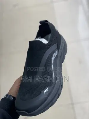 Goupu Black Lightweight Sneakers