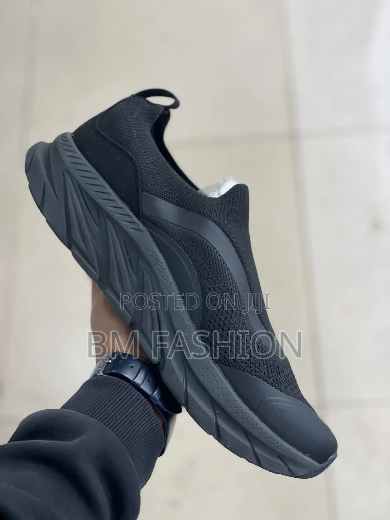 Goupu Black Lightweight Sneakers