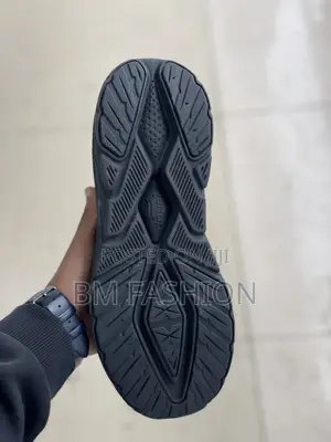 Goupu Black Lightweight Sneakers