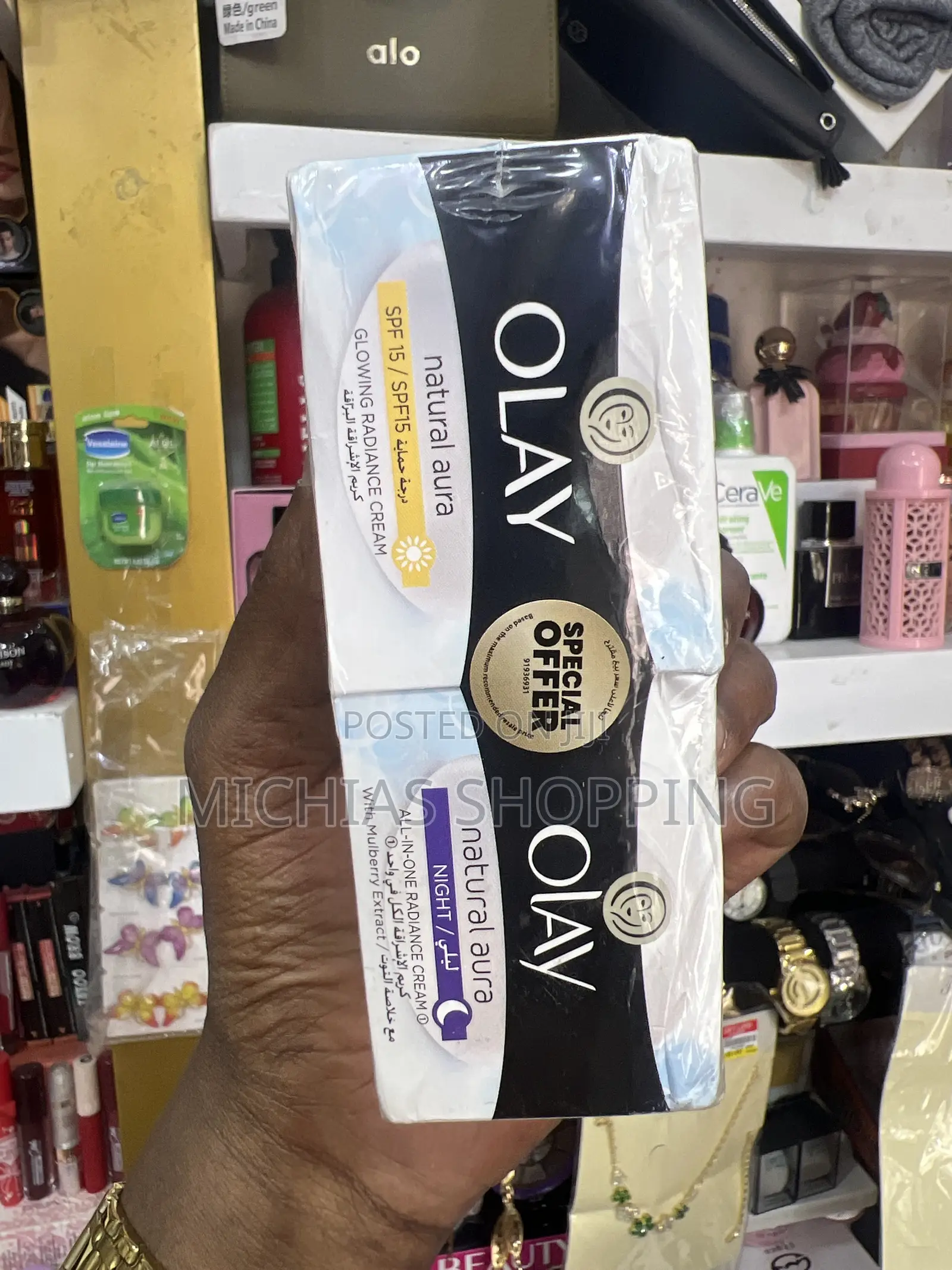 Olay Natural Aura SPF 15