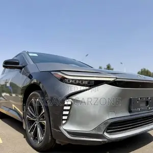Toyota bZ4X 2023 Silver