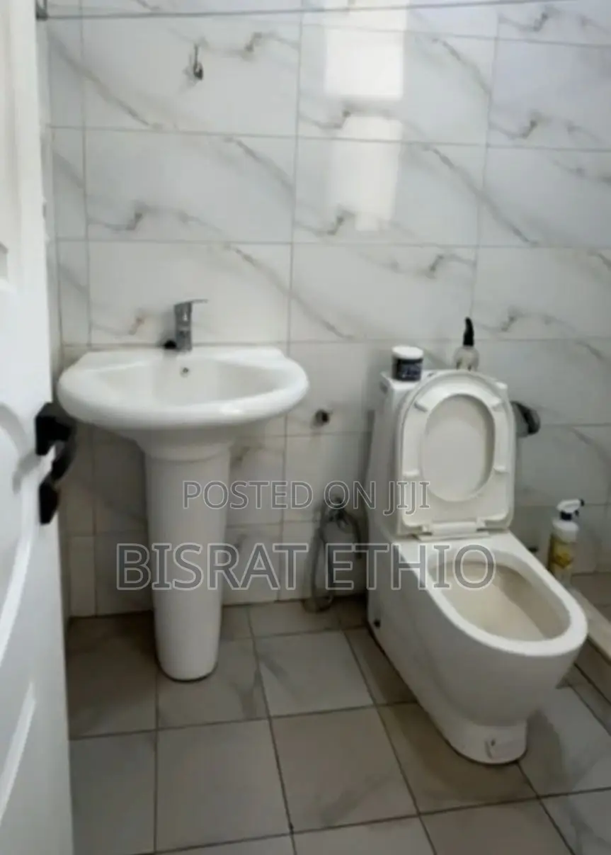 3bdrm Apartment in Bulbula Compound, Bole for sale