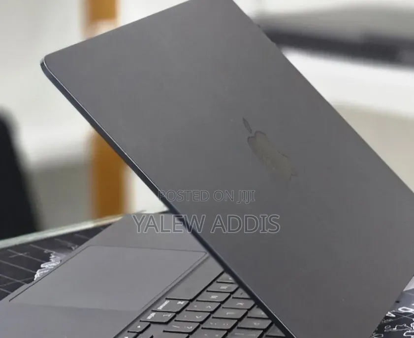 New Laptop Apple MacBook Air 2022 M2 8GB AMD A10 SSD 256GB