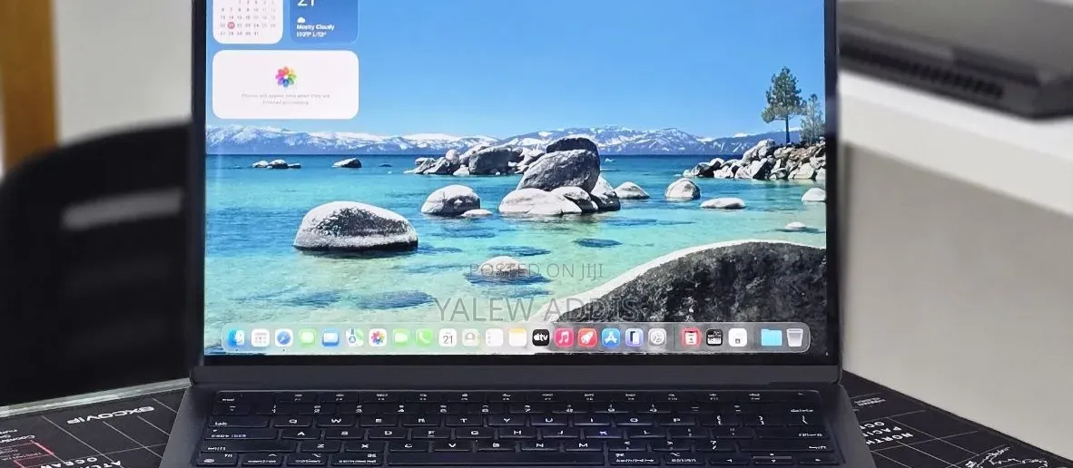 New Laptop Apple MacBook Air 2022 M2 8GB AMD A10 SSD 256GB