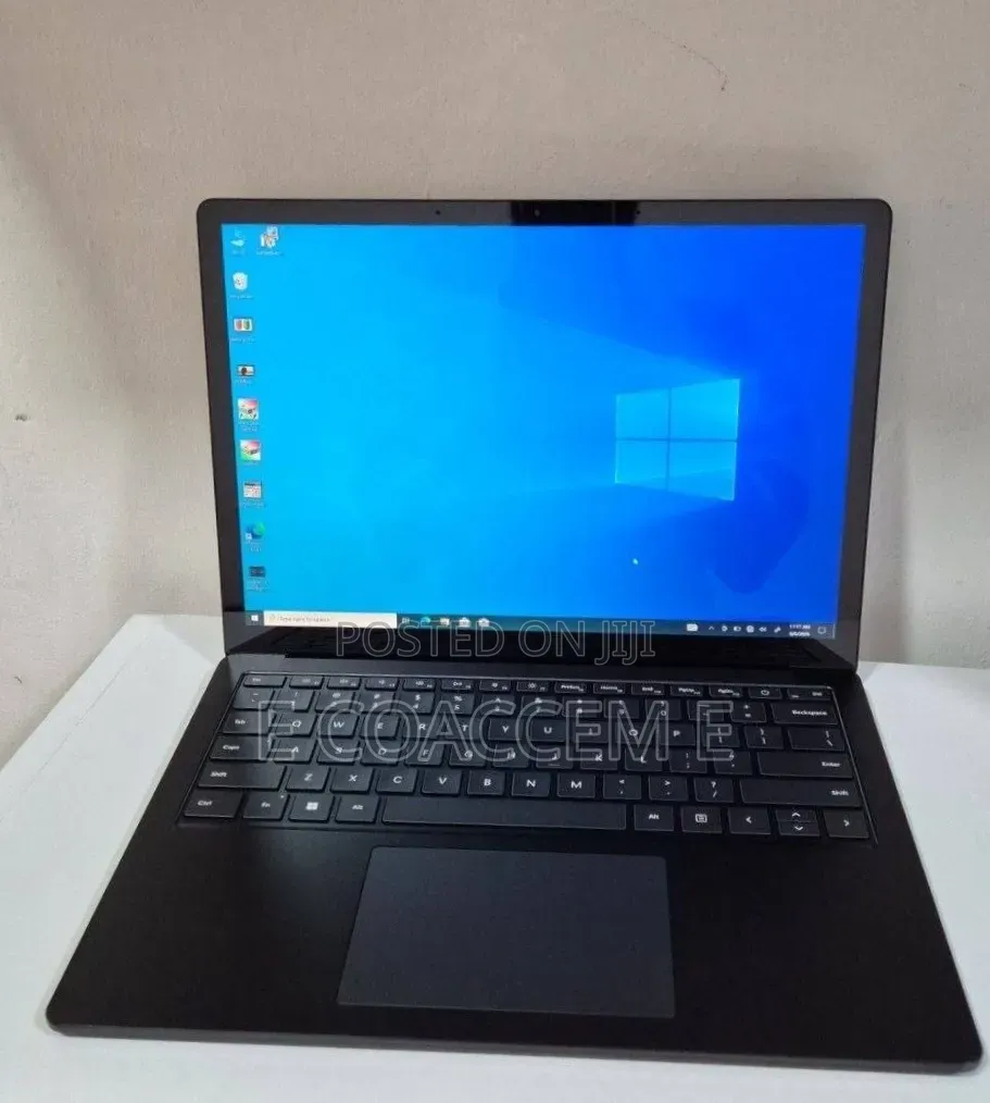 New Laptop Microsoft Surface 8GB Intel Core i5 SSD 256GB