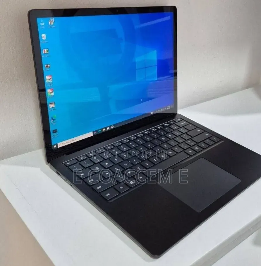 New Laptop Microsoft Surface 8GB Intel Core i5 SSD 256GB