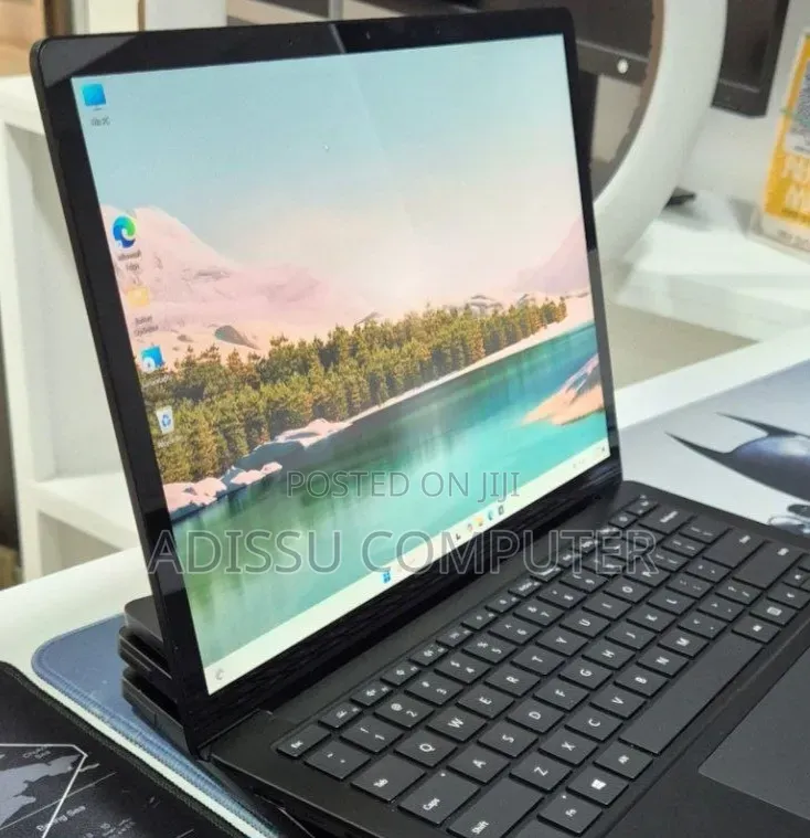 New Laptop Microsoft Surface 16GB Intel Core i5 SSD 256GB