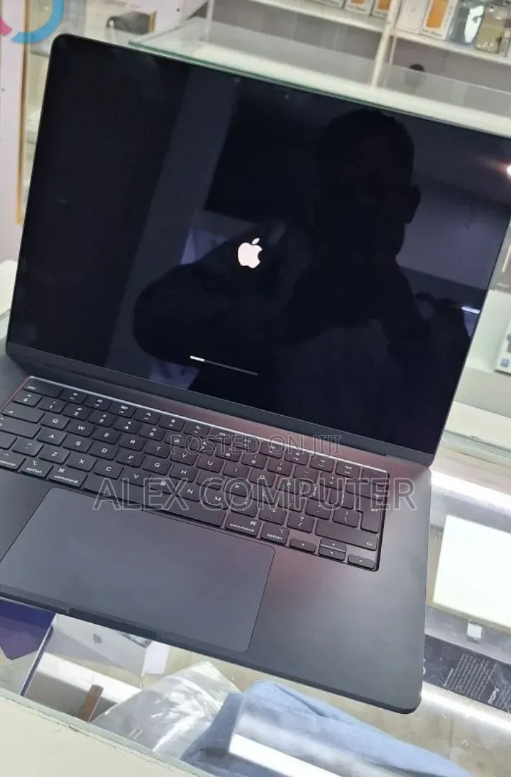 New Laptop Apple MacBook Air 2025 M4 16GB Apple M4 SSD 256GB