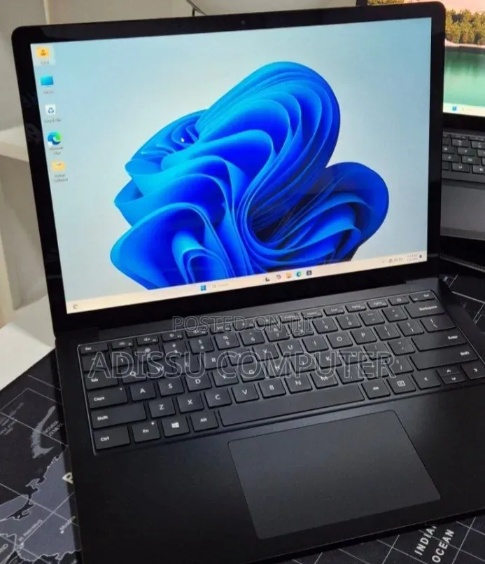 New Laptop Microsoft Surface 16GB Intel Core i7 SSD 256GB