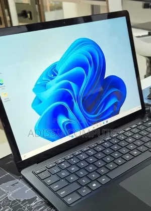 New Laptop Microsoft Surface 16GB Intel Core i7 SSD 256GB