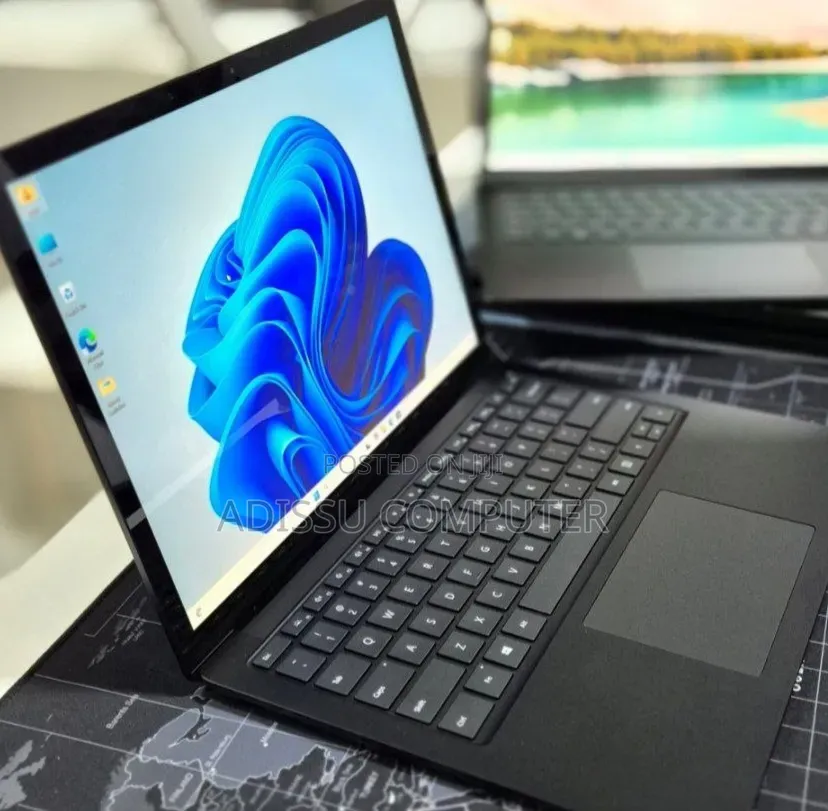 New Laptop Microsoft Surface 16GB Intel Core i7 SSD 256GB