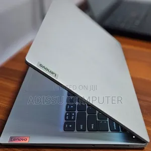 New Laptop Lenovo Legion 5 8GB Intel Core i3 SSD 256GB