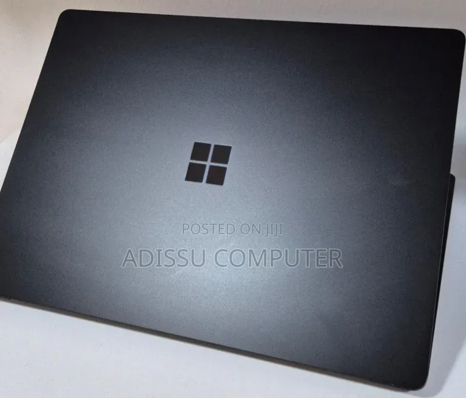 New Laptop Microsoft Surface 8GB Intel Core i5 SSD 256GB