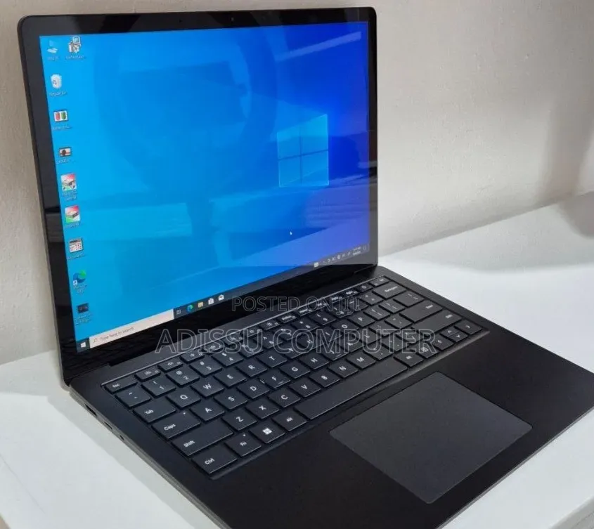 New Laptop Microsoft Surface 8GB Intel Core i5 SSD 256GB