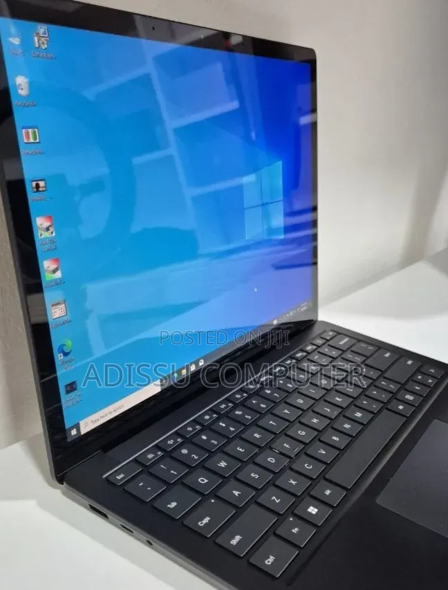 New Laptop Microsoft Surface 8GB Intel Core i5 SSD 256GB